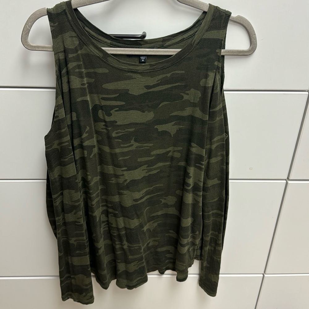 Sanctuary cold shoulder top
